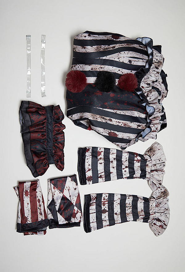 Plus Size Halloween Gothic Joker Costumes Printed Blood Dress with Choker Sleeves and Stockings